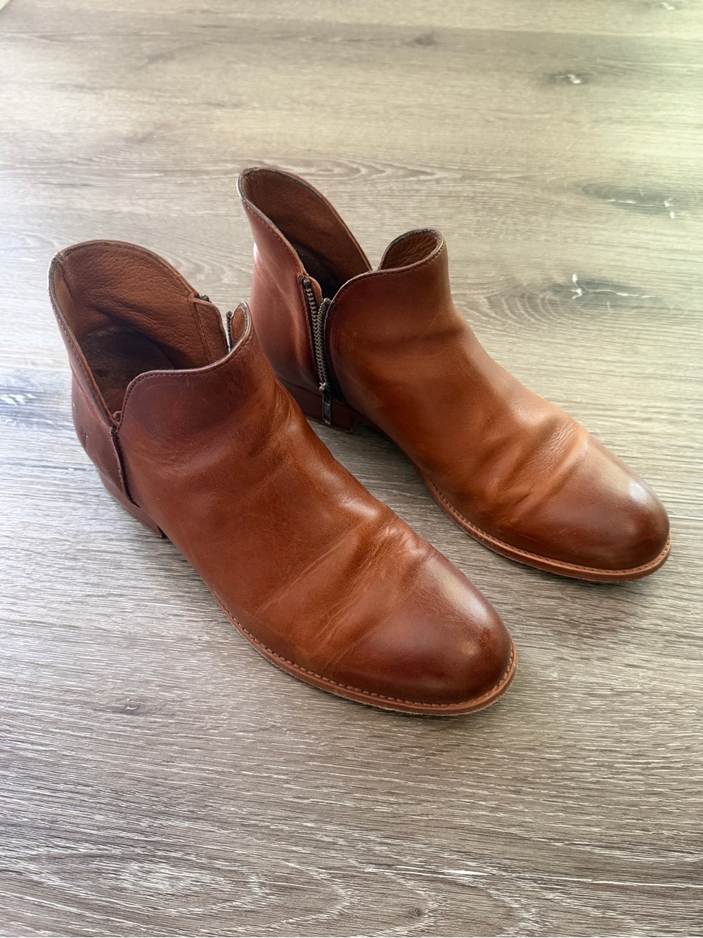 Frye Men’s Chestnut Leather Chukka Boots with Side Zip
